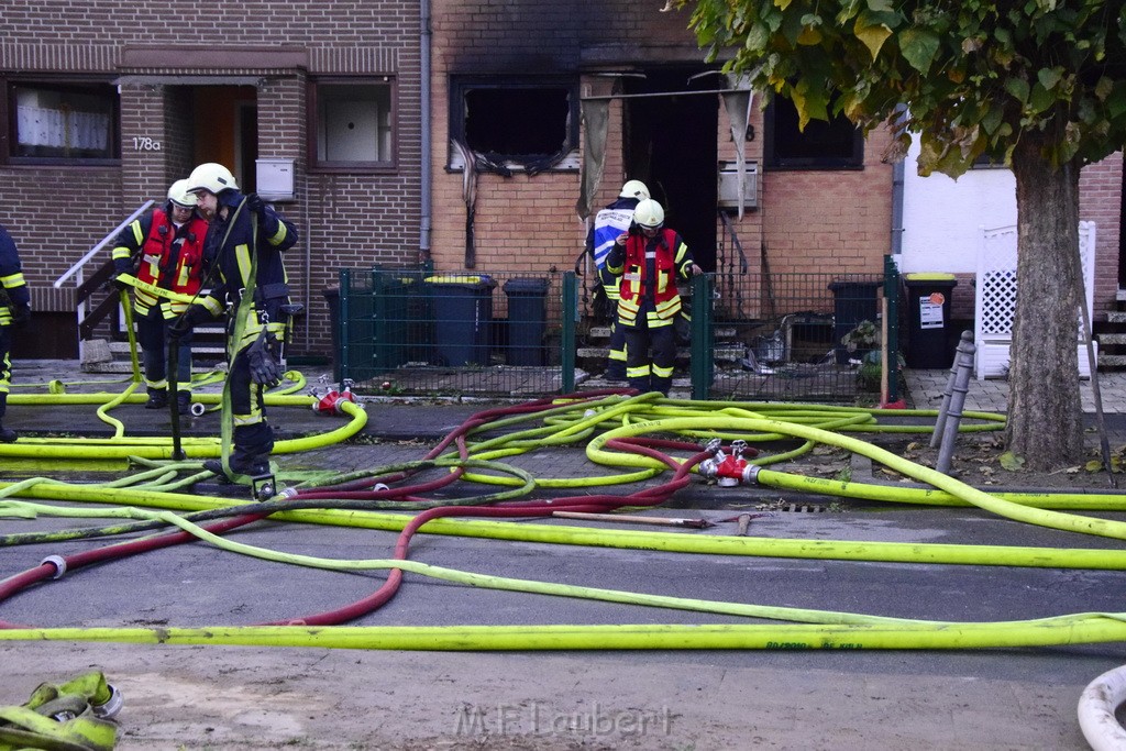 Feuer 2 Vollbrand Reihenhaus Roggendorf Berrischstr P200.JPG - Miklos Laubert